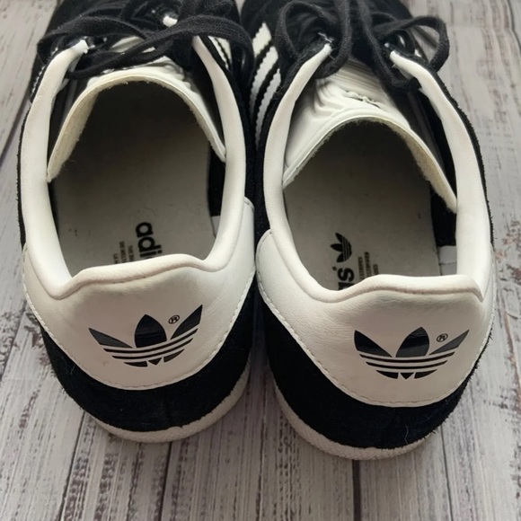 Adidas Gazelles Core Black/Metallic Gold - Picture 3 of 3